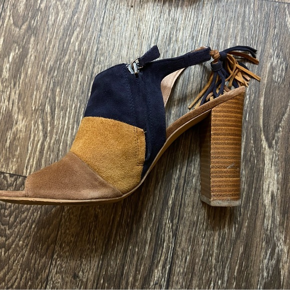 High heels sandals. Genuine leather inside, suede outside. 4.5” heel. Halogen. - Picture 6 of 8